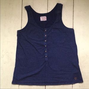 Burton tank top sz L, pocket detail